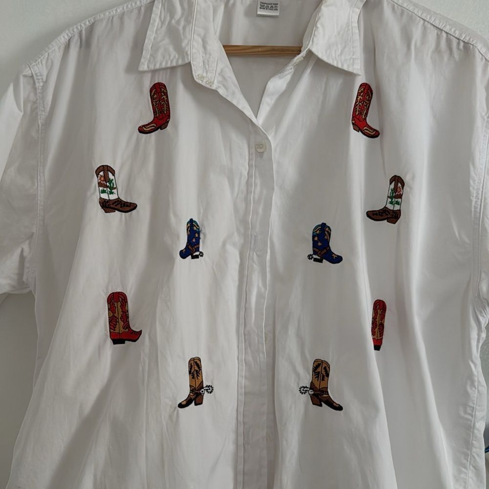 Casey Coleman Embroidered shirt EUC - Picture 2 of 6